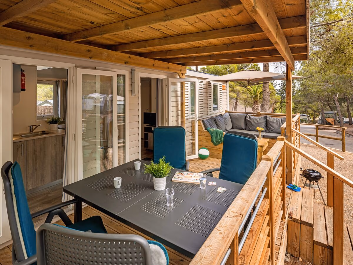 Stacaravan met terras op Camping Bijela Uvala