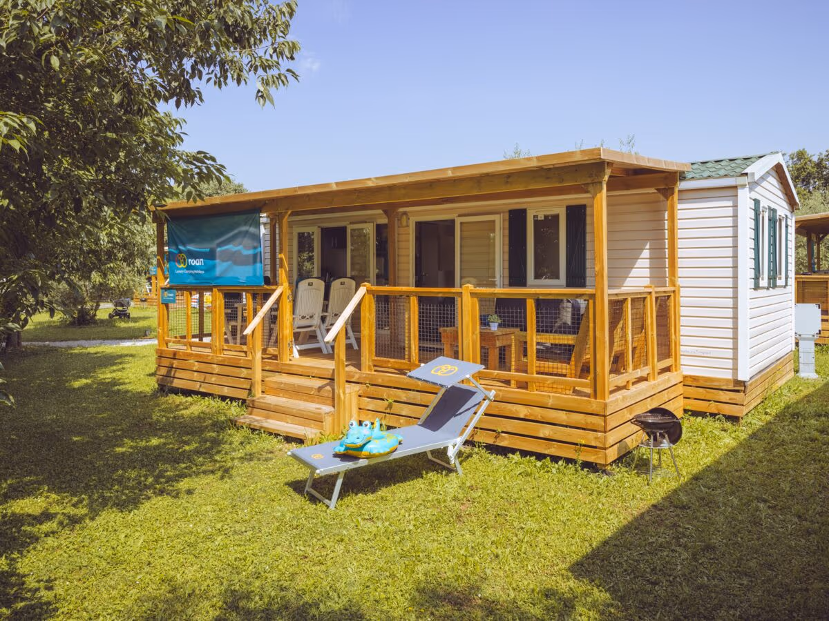 Stacaravan met terras op Camping Bijela Uvala