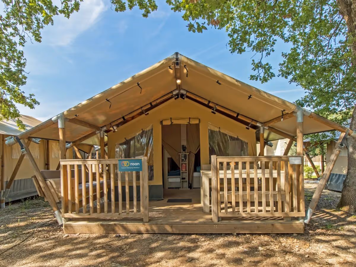 Lodgetent Summer met veranda op Camping Bijela Uvala