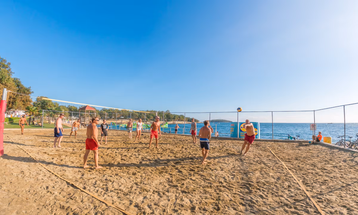 Beachvolleybalveld op Camping Bijela Uvala