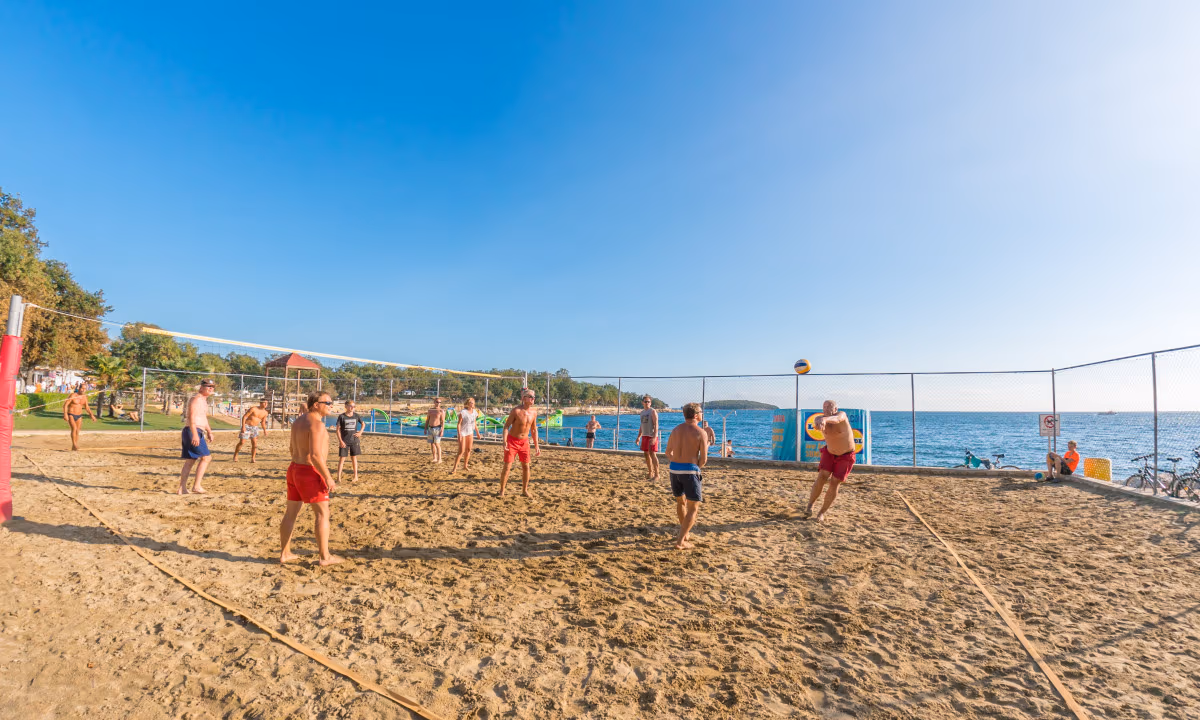 Beachvolleybalveld op Camping Bijela Uvala