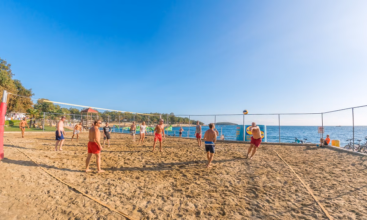 Beachvolleybalveld op Camping Bijela Uvala